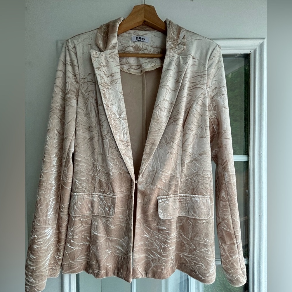 525 America champagne velvet blazer